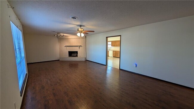 Building Photo - 2225 E Jonquil Rd