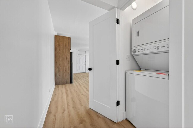 Building Photo - 6312 N Artesian Ave