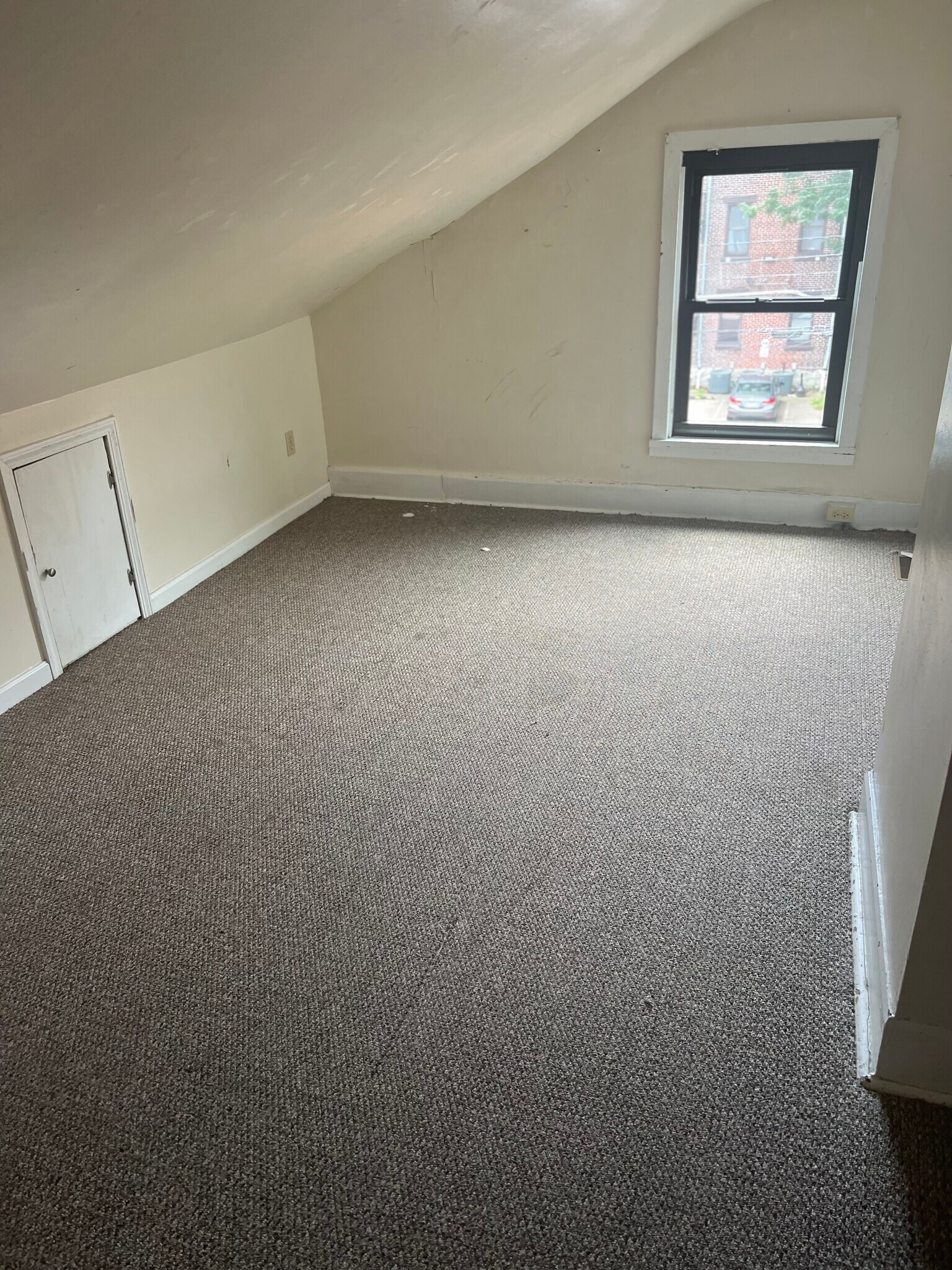 Building Photo - 2206 Sarah St