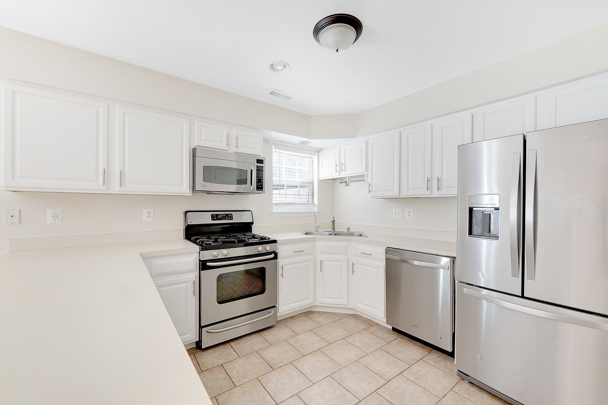 Building Photo - 6119 Oaklawn Ln