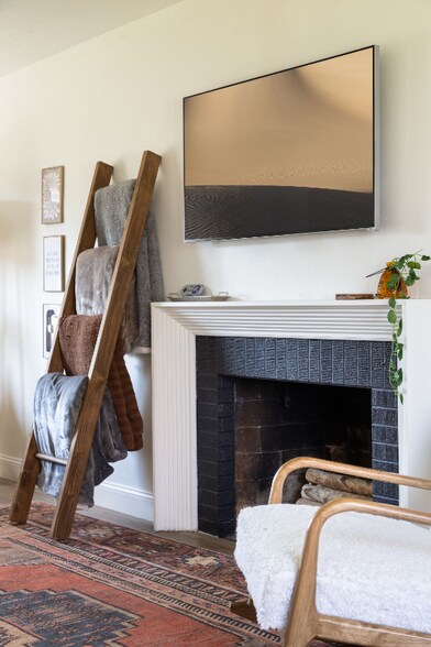 Building Photo - 1027 W 6th Ave