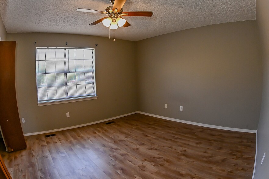 Building Photo - 2054 Garland Ave