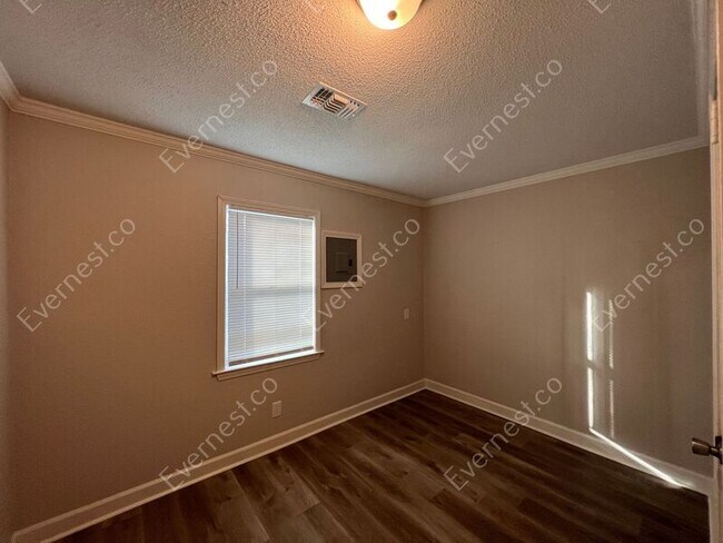 Building Photo - 1009 Willard Dr