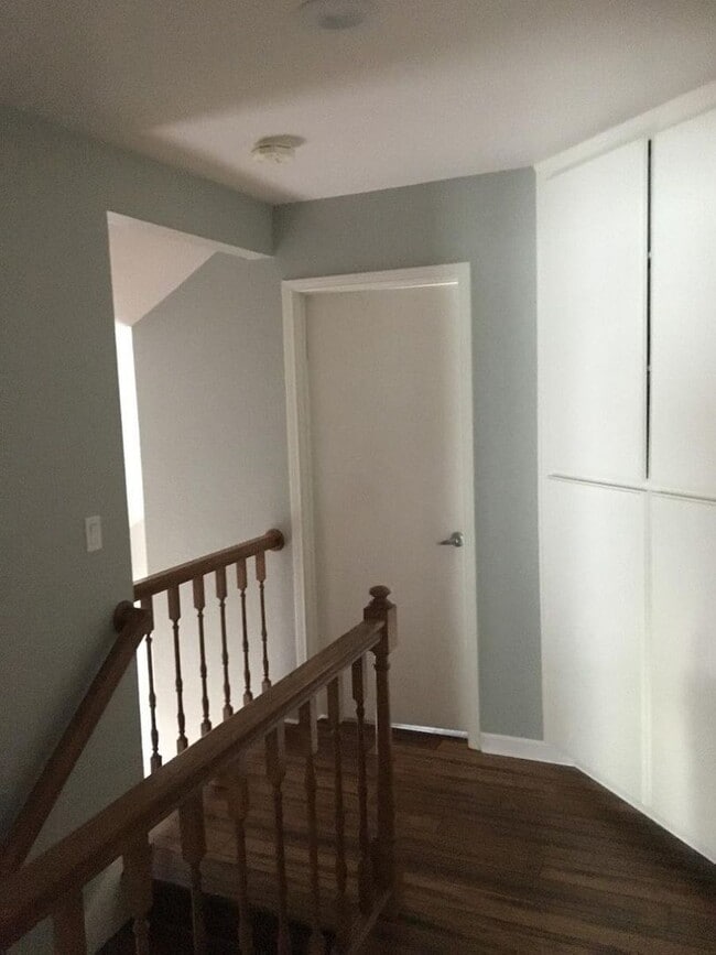 Building Photo - 2 Bed, 2 1/2 Bath Townhome with Bonus Room