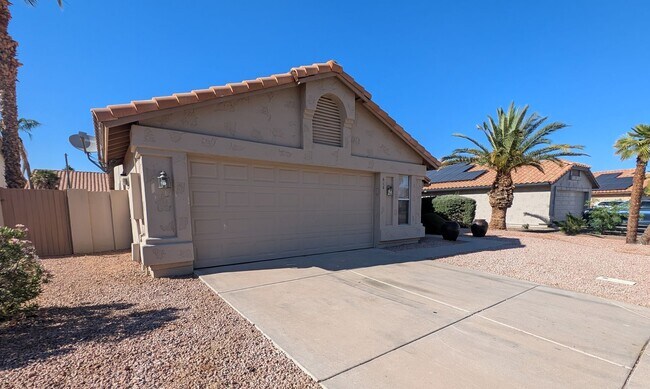 Building Photo - 3 Bedroom Plus an Office Home in the Candlewood Community Near S Cooper Rd and W Warner Rd!
