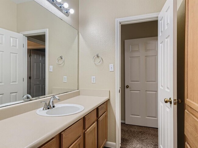 Building Photo - 2858 Southampton Way