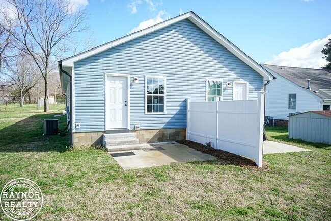 Building Photo - 616 E Pine Ave