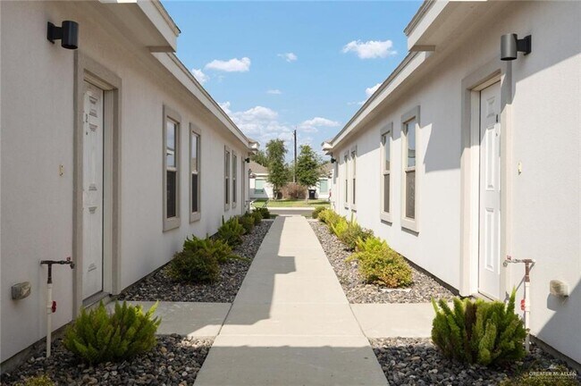 Building Photo - 13 Sandpiper Ave