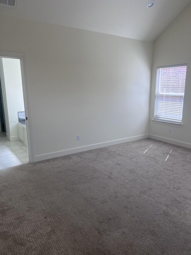 Building Photo - 322 Cowboy Ln
