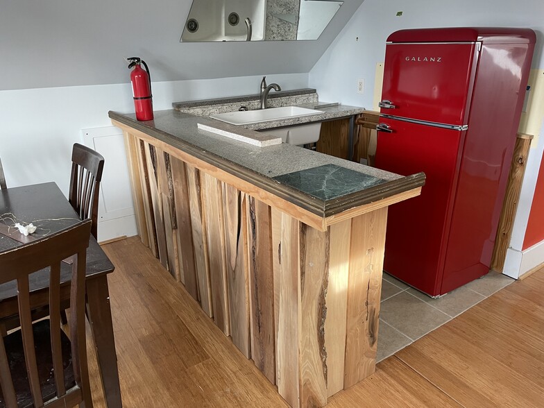 Loft Kitchenet - 1010 S Forest Ave