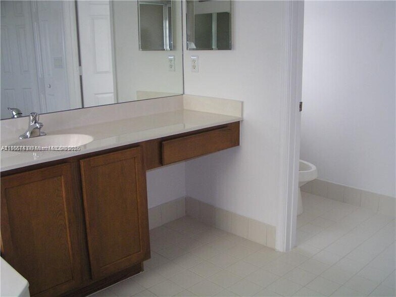 Building Photo - 1309 Alicante Ct
