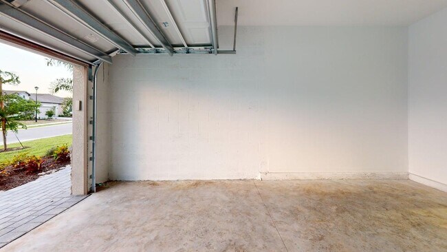 Building Photo - 1548 Sandlewood Cir