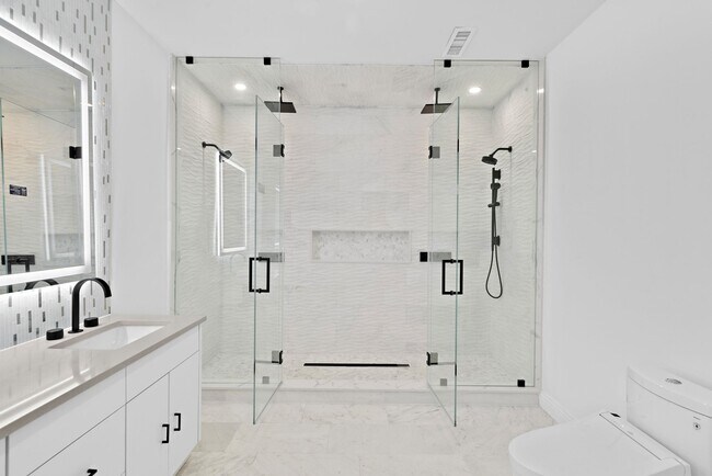 Building Photo - 16 Regency Pl