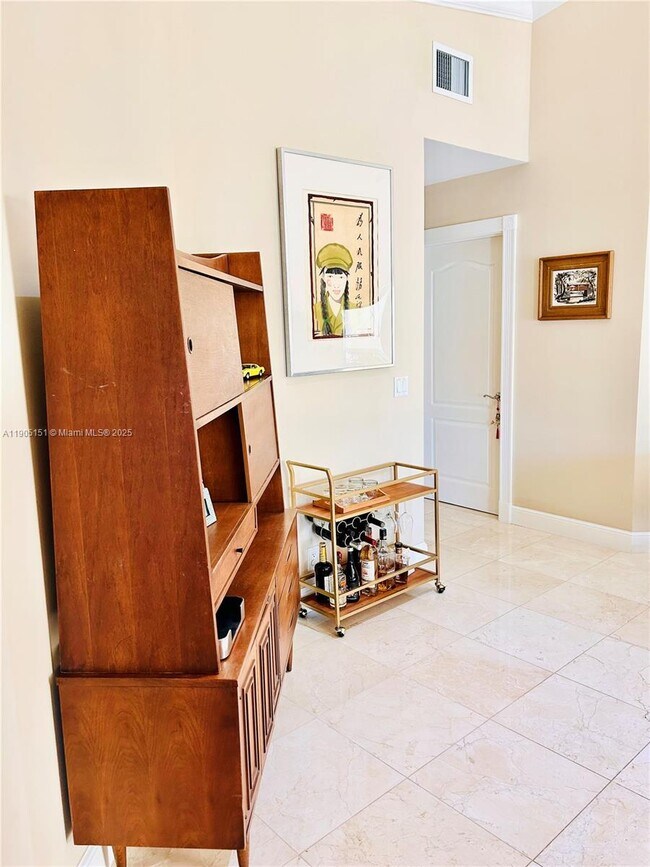 Building Photo - 484 Commodore Cir