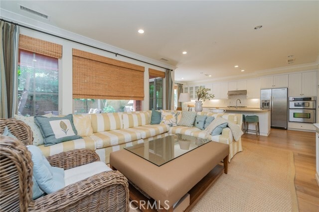 Building Photo - 70 Cipresso