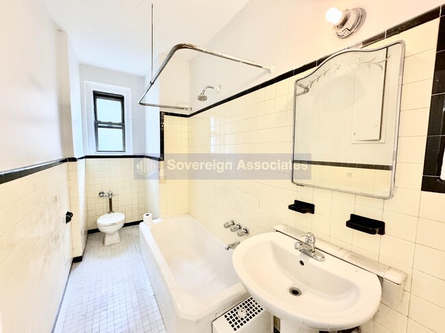 Building Photo - 763 Riverside Drive