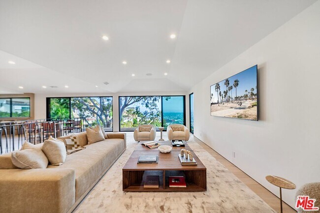 Building Photo - 8800 Hollywood Blvd