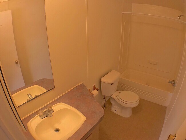Building Photo - East El Paso 3 bed Refrig A/C