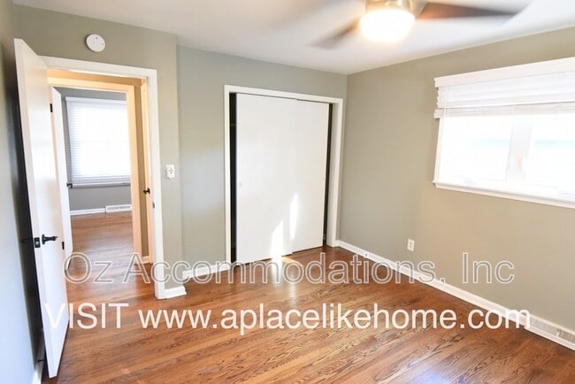 Building Photo - 8870 Westbrooke Dr
