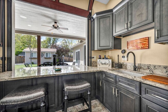 Building Photo - 6015 Stillmeadow Dr