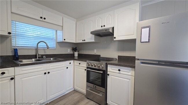 Building Photo - 683 Lake June Rd