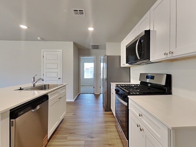 Building Photo - 501 St Charles Pl