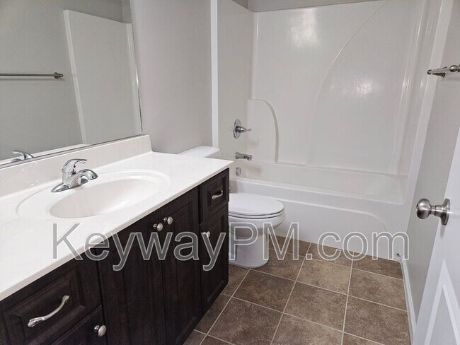 Building Photo - 905 Glenhaven Dr