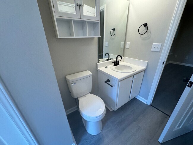 Building Photo - Room in House on Feldspar Way