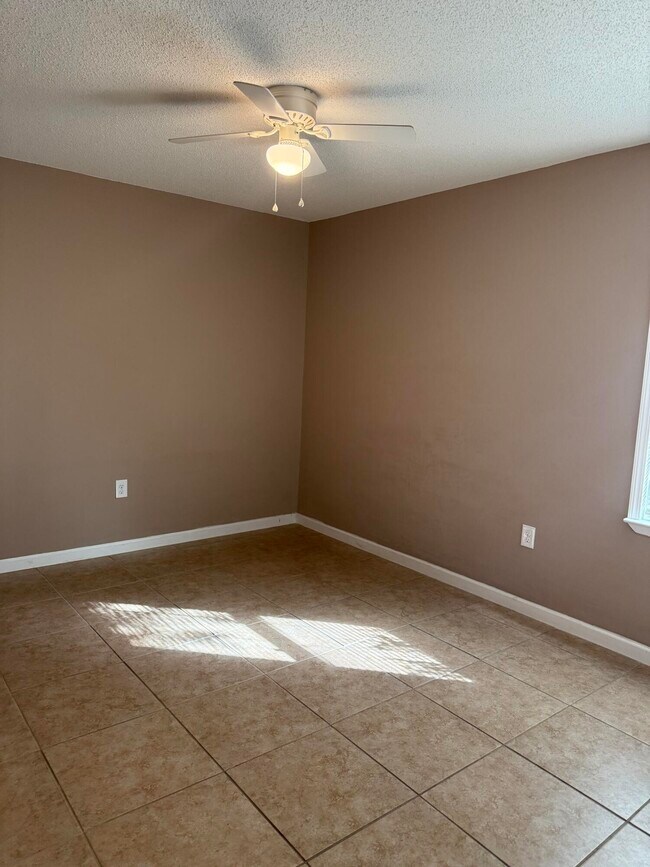 Building Photo - 608 W Sunset Blvd