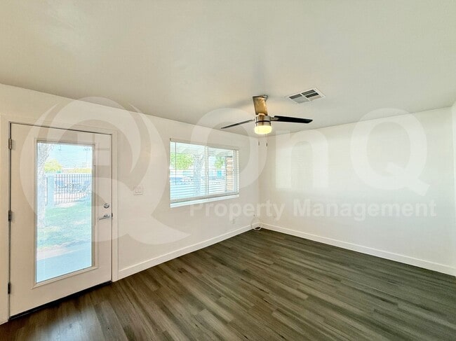 Building Photo - 1202 E Kaler Dr