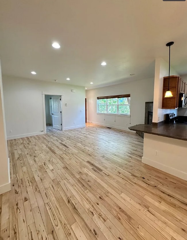 Building Photo - 4 Bedroom Townhome for Rent in Bozeman