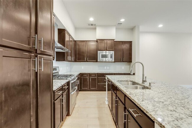 Building Photo - 2520 Bluebonnet Ln