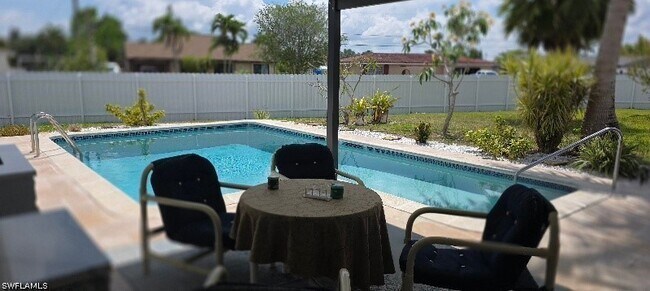 Building Photo - 1118 NE Pine Island Ln