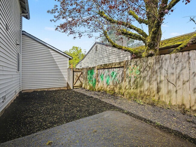 Building Photo - NAVAB02