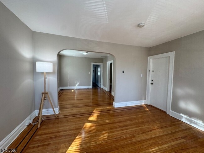 Building Photo - 271 Davis Ave