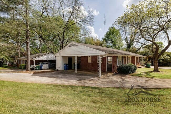 Building Photo - 2021 S Lumpkin St