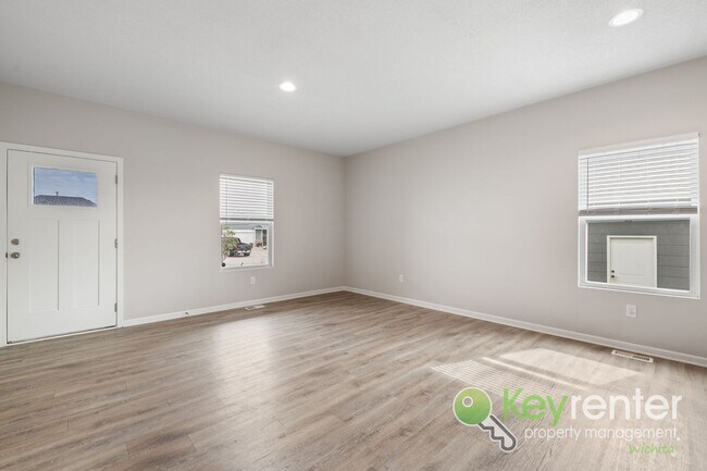 Building Photo - NOVEMBER FREE RENT!! 5 Bedroom 3 Bath Home close to schools and shopping!