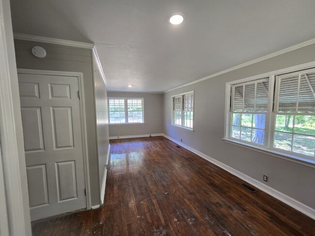 Building Photo - 137 Marshall Cir