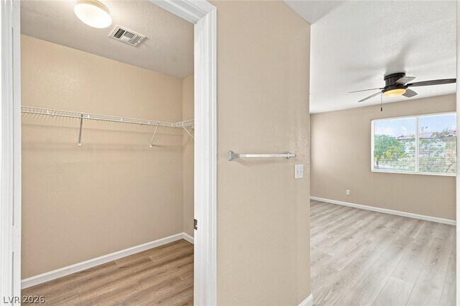 Building Photo - 1915 Sundown Canyon Dr