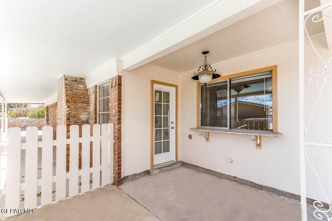 Building Photo - 5016 Cockrell Ln