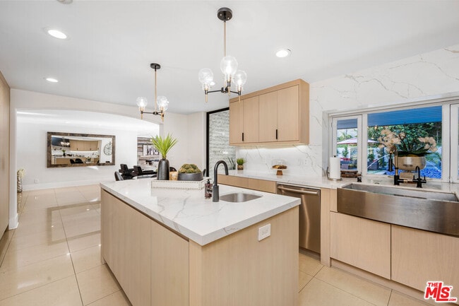 Building Photo - 3677 Eddingham Ave