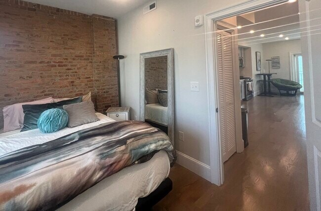 Building Photo - 159 Bennington St