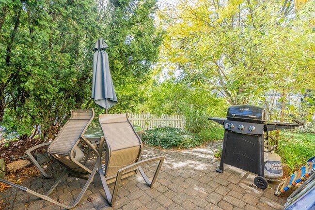 Building Photo - 22 Crescent Hill Ave