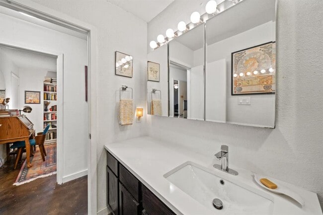Building Photo - 3508 Southridge Dr