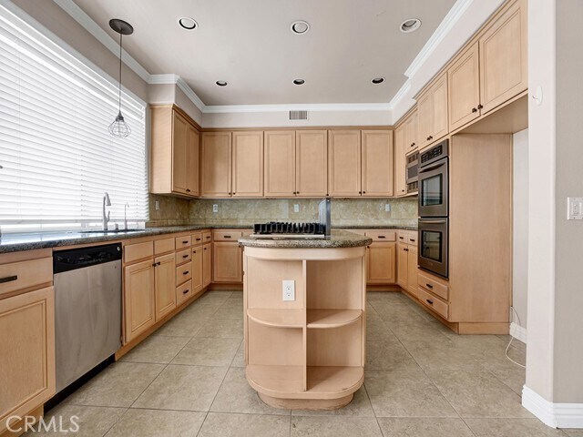 Building Photo - 2326 Pinehurst Dr