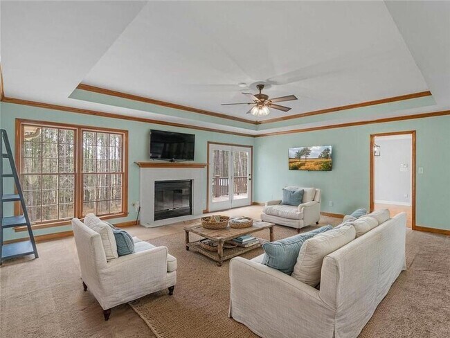 Building Photo - 305 Riverbend Dr