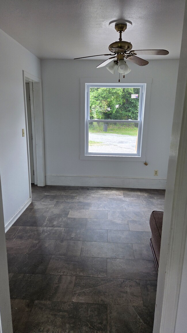 Building Photo - 162 Dorwyck Ln