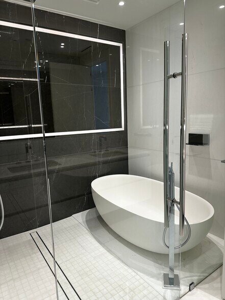 Building Photo - 488 NE 18th St