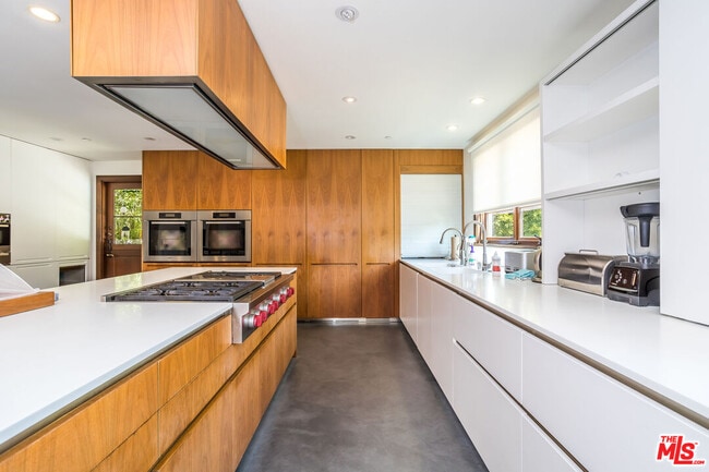 Building Photo - 604 Alta Dr