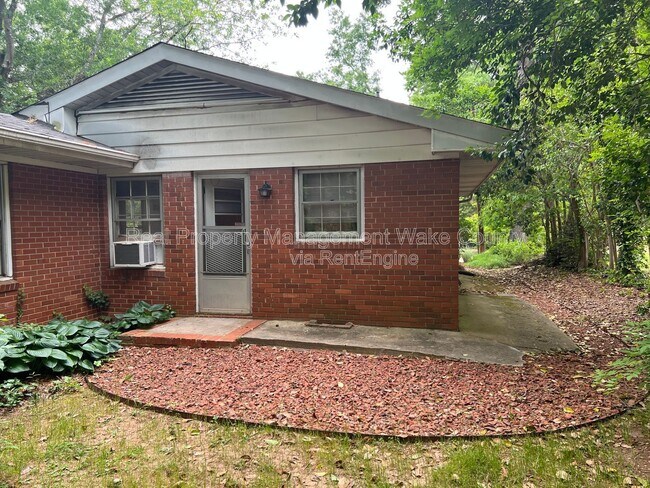 Building Photo - 808 Chamberlain St